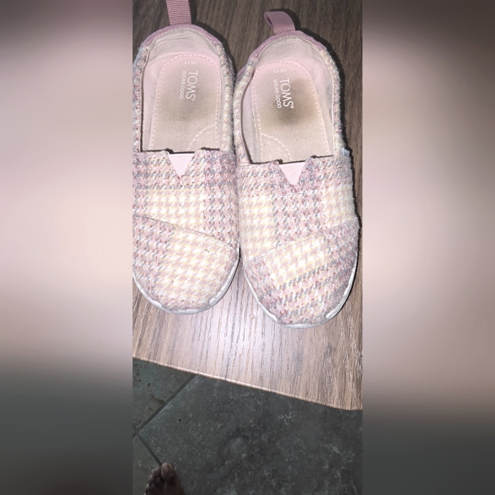 TOMS shoes